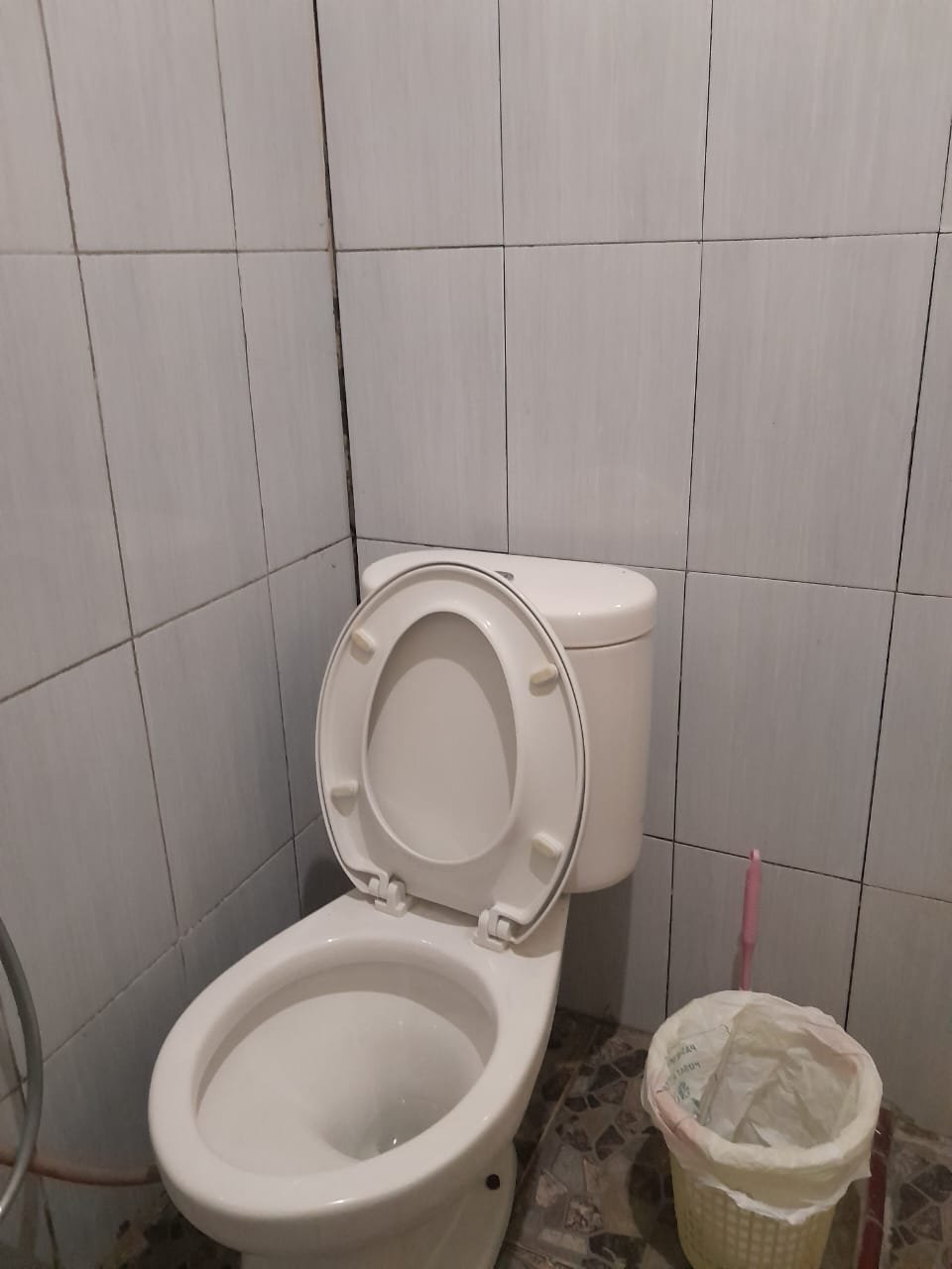 bunakenhomestay Private bathroom in Bunaken Homestay with shower.