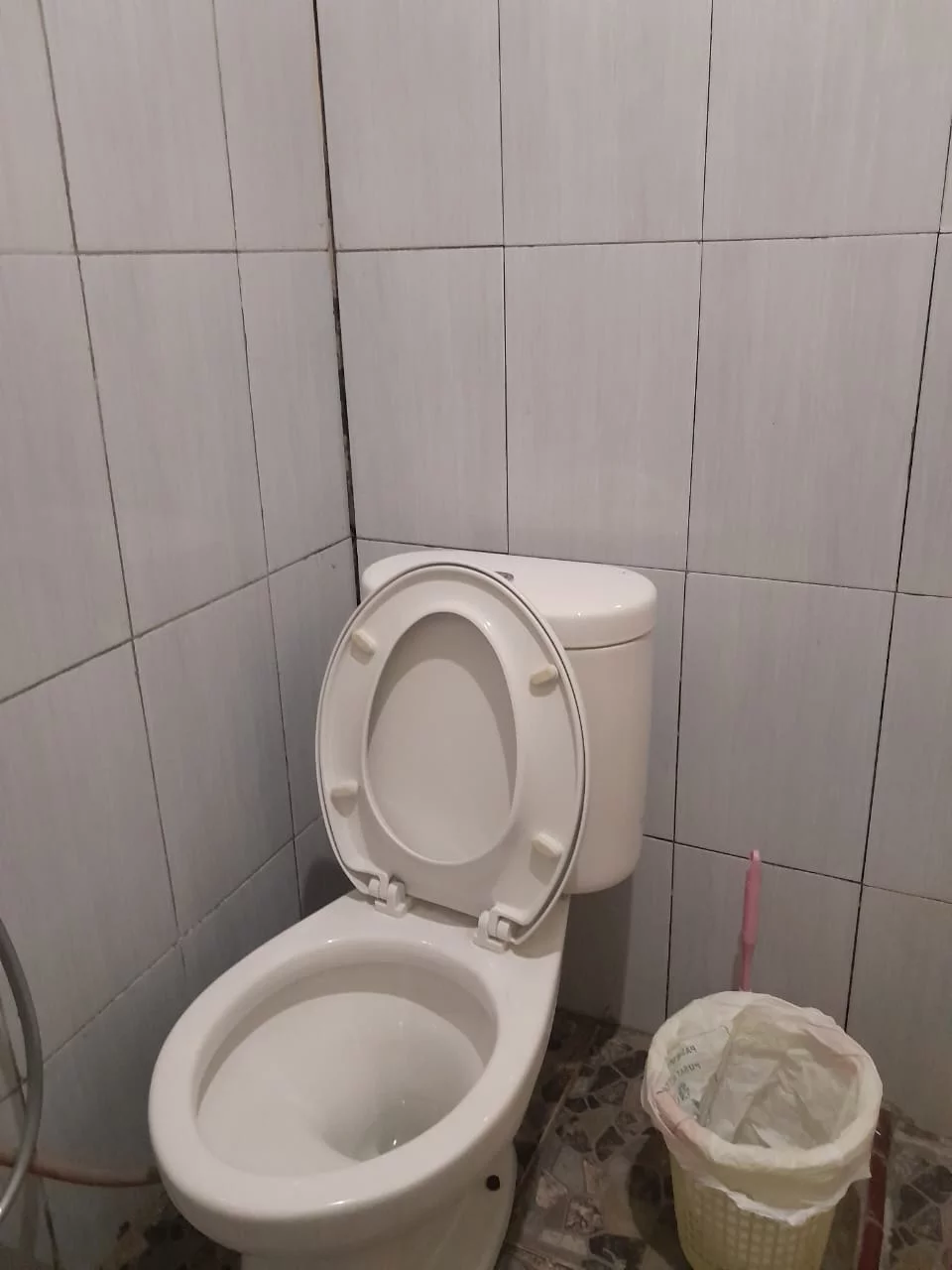 Private bathroom in Bunaken Homestay with shower.