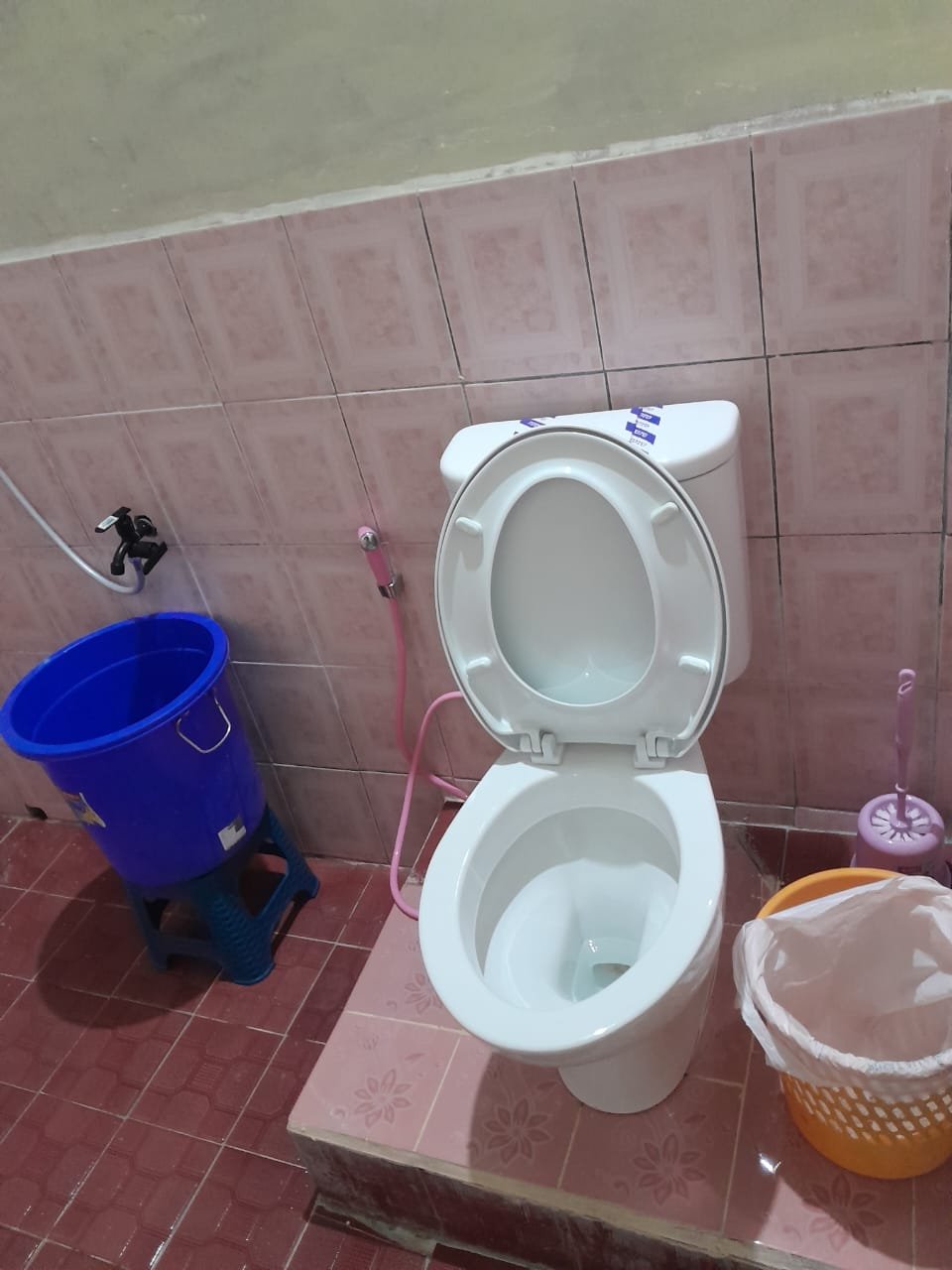 homestay bunaken Private toilet and bathroom in Bunaken Homestay