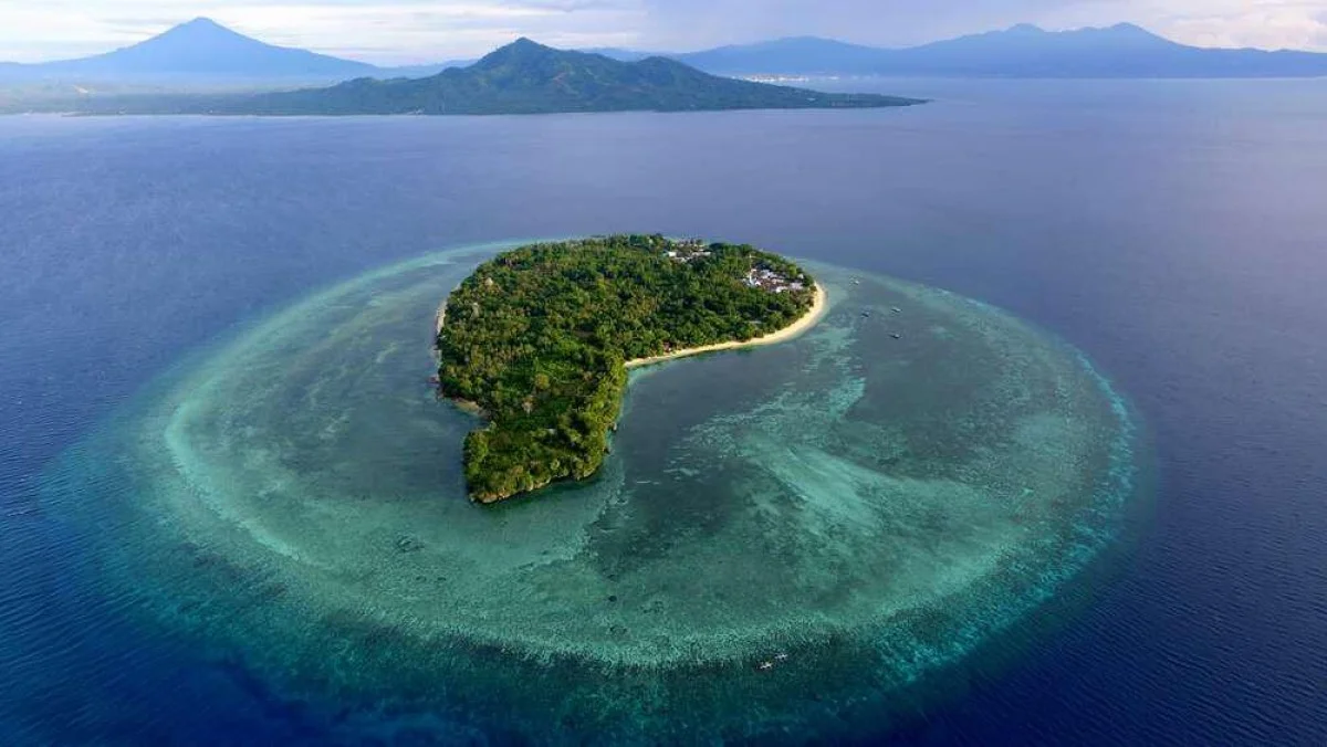 trip-tiga-pulau-bunaken-siladen-pasir timbul Trip tiga pulau - Pulau Siladen