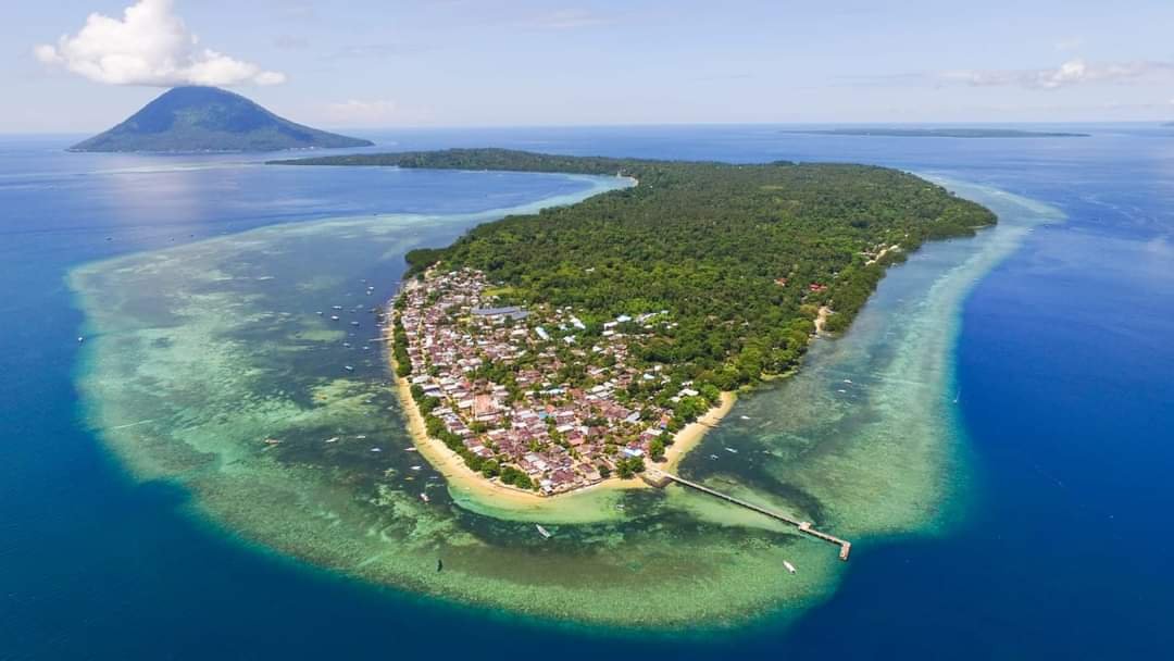 wisata-tiga-pulau-bunaken-siladen-pasir timbul