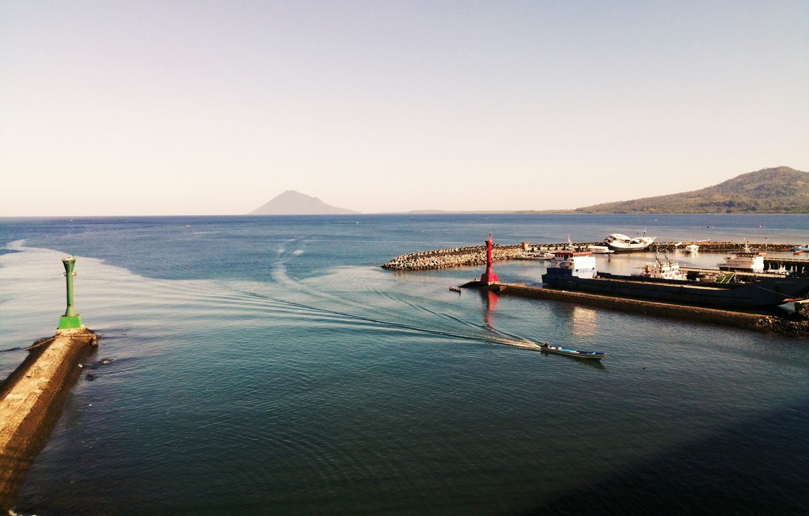 manado-bay-North Sulawesi Teluk Manado- sulawesi utara