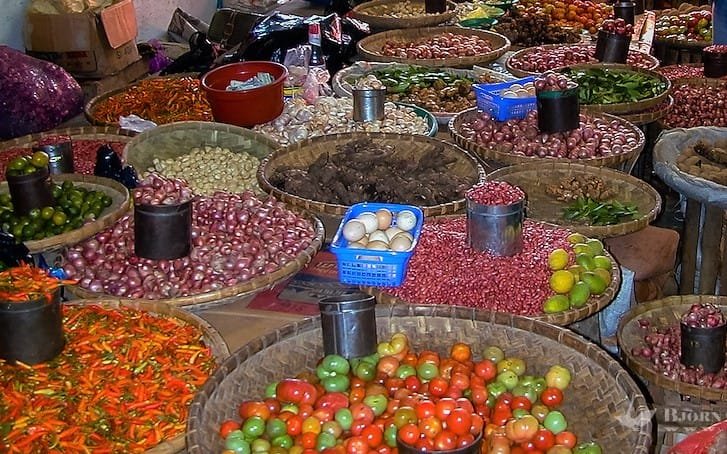 Tomohon traditional food market Tomohon traditional market
