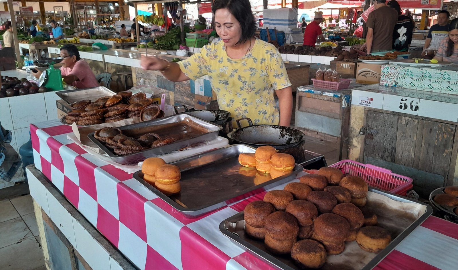 Tomohon traditional food market