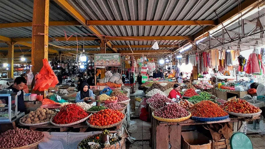 traditional spices market on Minahasa highland tours