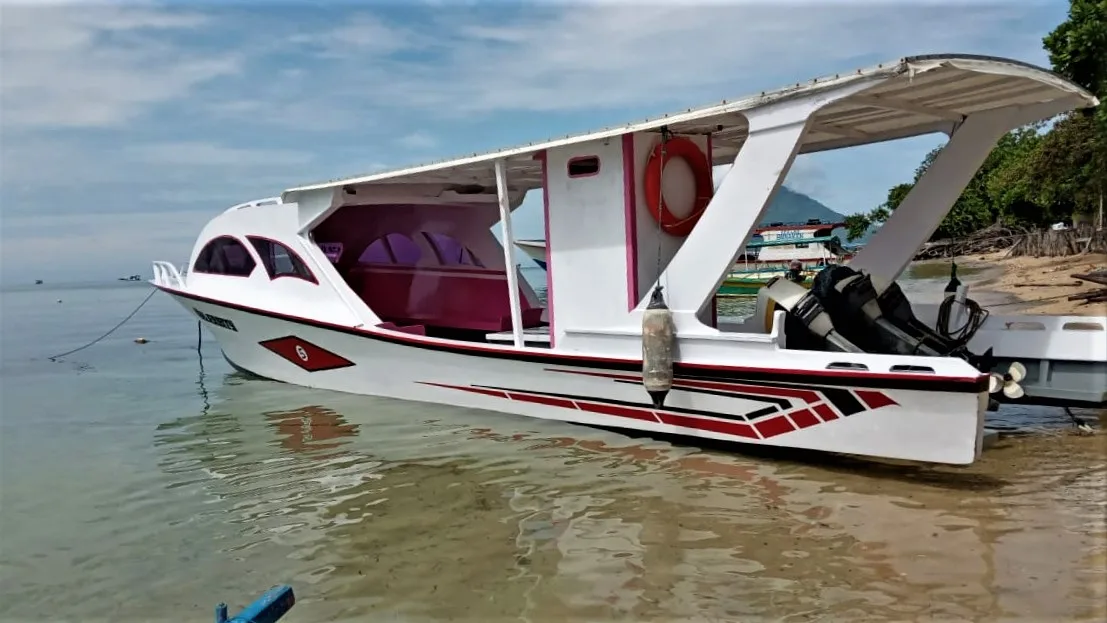 Speed boat - snorkeling tour Bunaken