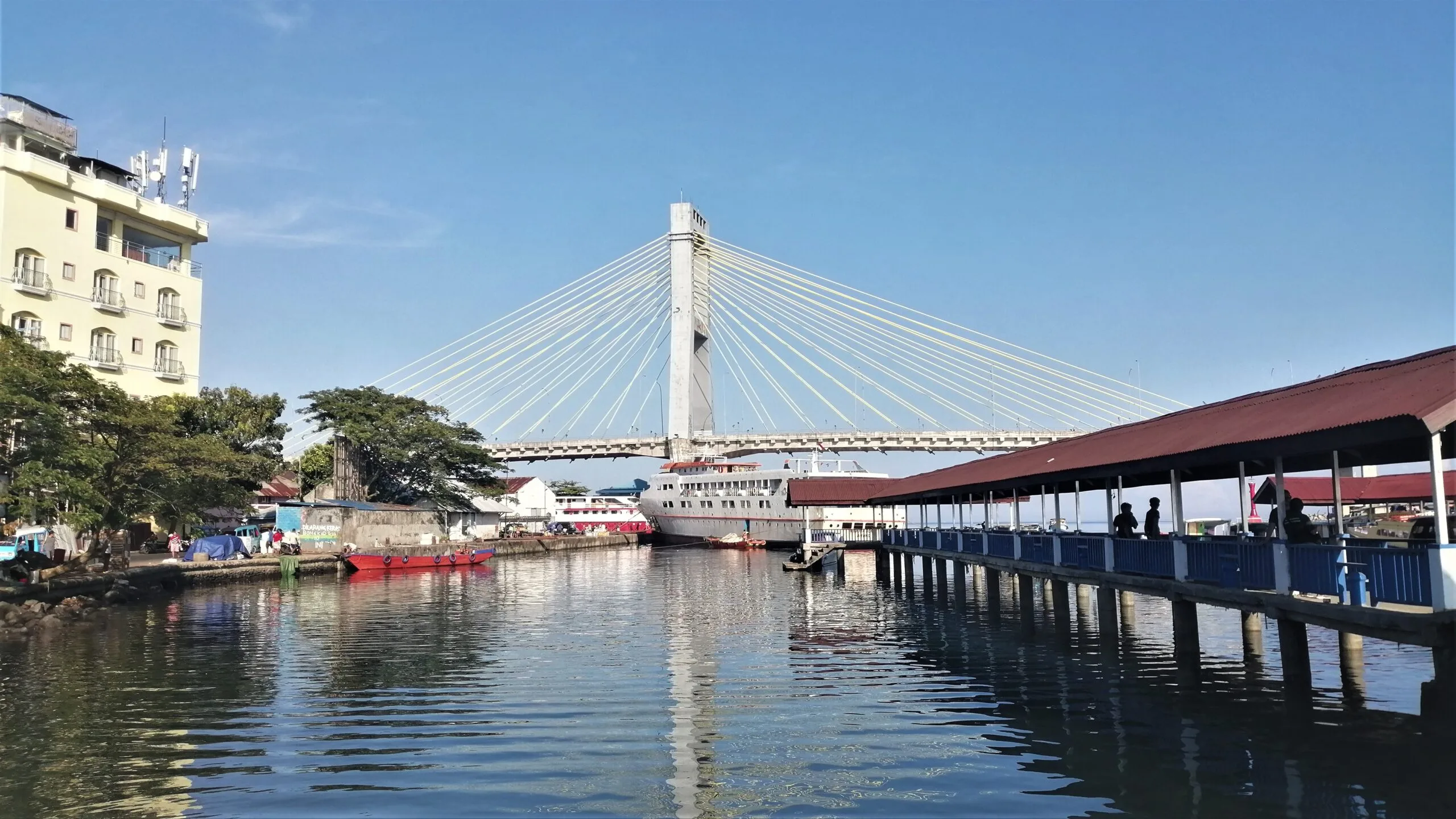 Main harbor to Bunaken