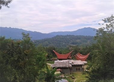 toraja trekking tours traditional village on Toraja trekking tourtours