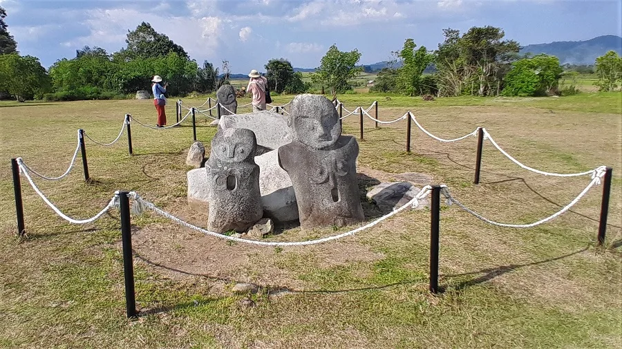 tour-central-Sulawesi Besoa Valley - Pokekea megaliths